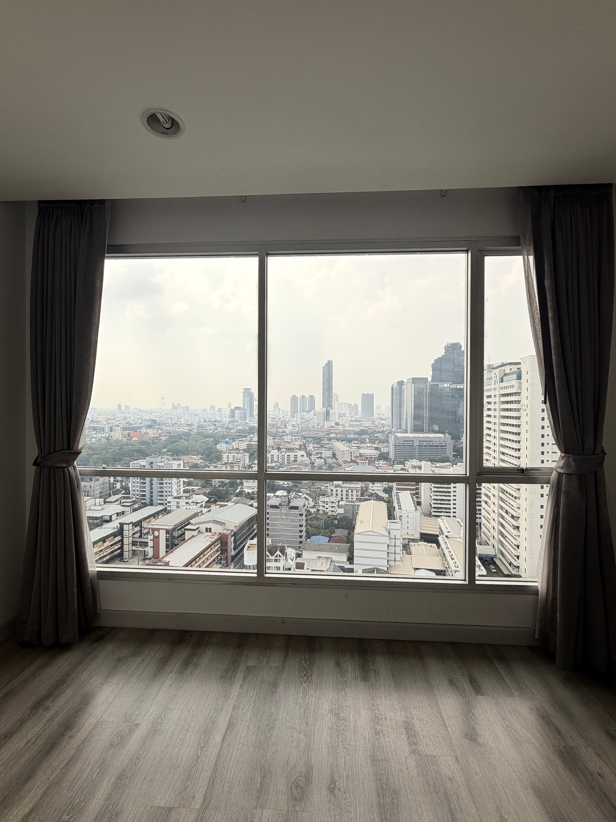 ขายคอนโดสาทร นราธิวาส : ขายด่วน! ห้อง  Rare Uint! ใจกลางสาทร เซนต์หลุยส์ ใกล้ เพียง 300 เมตร หายากมาก ๆๆๆ จะซื้ออยู่เอง หรือลงทุนก็คุ้มแน่นอน สนใจติดต่อ 08/76358339 