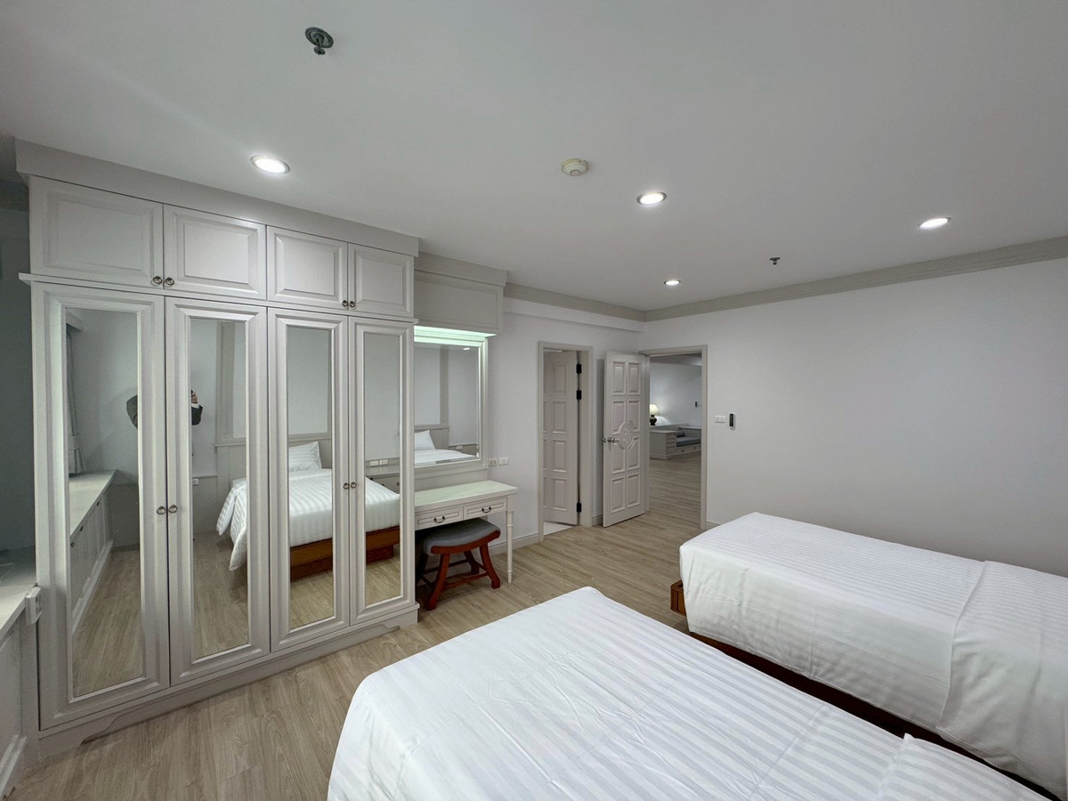 For RentSukhumvit, Asoke, Thonglor : Large Newly Renovated Apartment with Wide Balcony & Beautiful View – Phrom Phong  ** NO CO-AGENT **