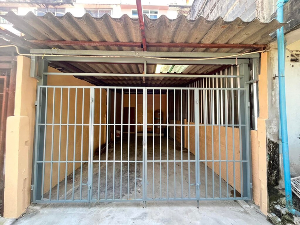 For RentTownhomeLadprao101, Happy Land, The Mall Bang Kapi : House for rent, Lat Phrao 101, close to the BTS, walking distance, 2 bedrooms, 2 bathrooms, 12000