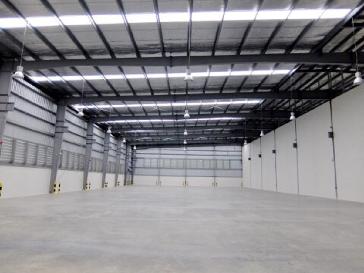 For RentFactorySamut Prakan,Samrong : Factory for rent The purple area in Bang Phli Industrial Estate has a factory license, size 1,847 sq m. You can move in in March '26.