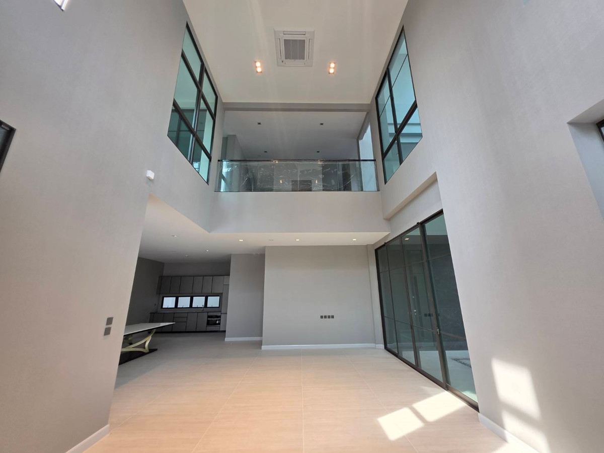 ขายบ้านพัฒนาการ ศรีนครินทร์ : Connoisseur Pattanakarn 32: 137.80 sqwah  952sqm. 6bed 7bath Fully Fitted 110,000,000 Am: 0656199198