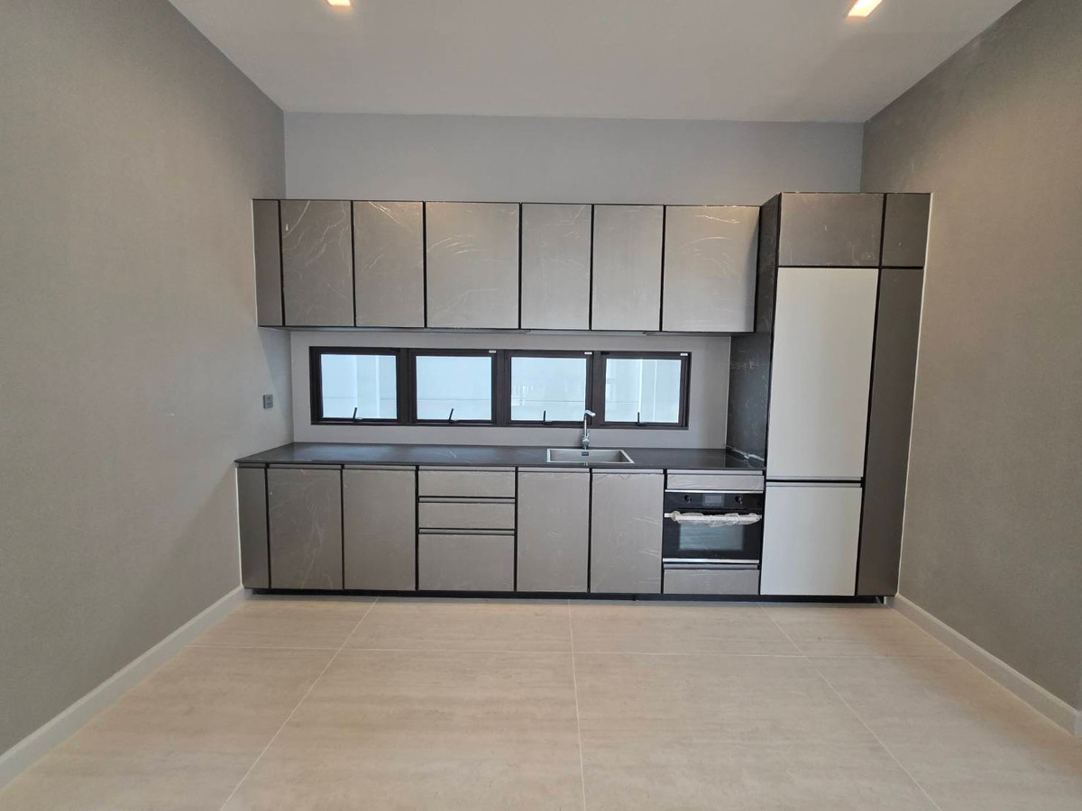 ขายบ้านพัฒนาการ ศรีนครินทร์ : Connoisseur Pattanakarn 32: 137.80 sqwah  952sqm. 6bed 7bath Fully Fitted 110,000,000 Am: 0656199198