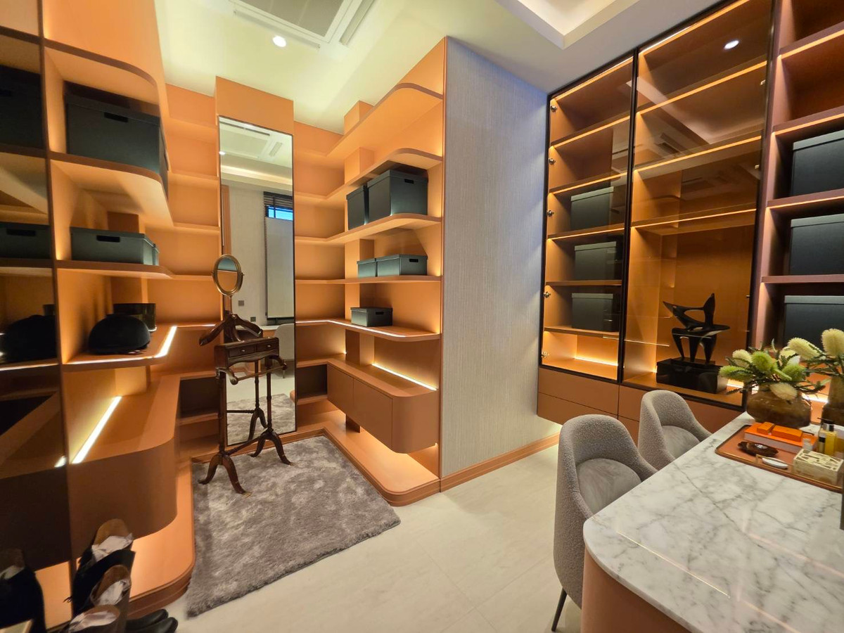 ขายบ้านพัฒนาการ ศรีนครินทร์ : Connoisseur Pattanakarn 32: 210.2 sqwah  952sqm. 6bed 7bath Fully Furnished 169,000,000 Am: 0656199198