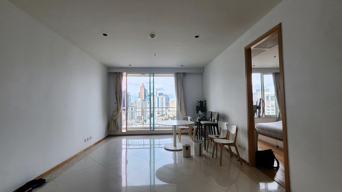 ขายคอนโดสาทร นราธิวาส : The Empire Place | ขาย 1 ห้องนอน ราคาดี ชั้นสูง ห้องยังสภาพดีมาก น่าอยู่ ทิศตะวันออก สามารถเอาไปตกแต่งเพิ่มตามแบบที่ชอบได้ง่าย