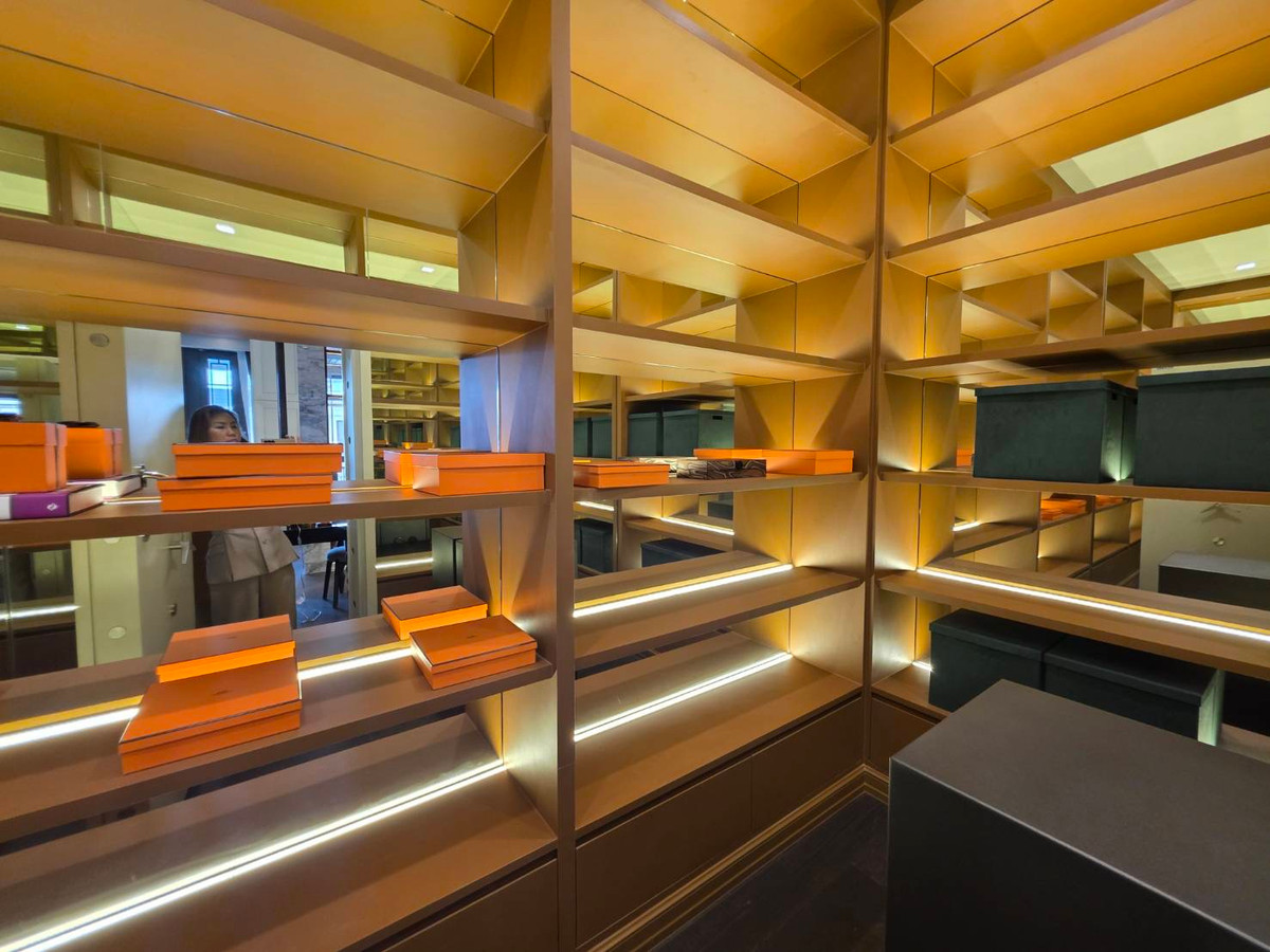 ขายบ้านพัฒนาการ ศรีนครินทร์ : Connoisseur Pattanakarn 32: 210.2 sqwah  952sqm. 6bed 7bath Fully Furnished 169,000,000 Am: 0656199198