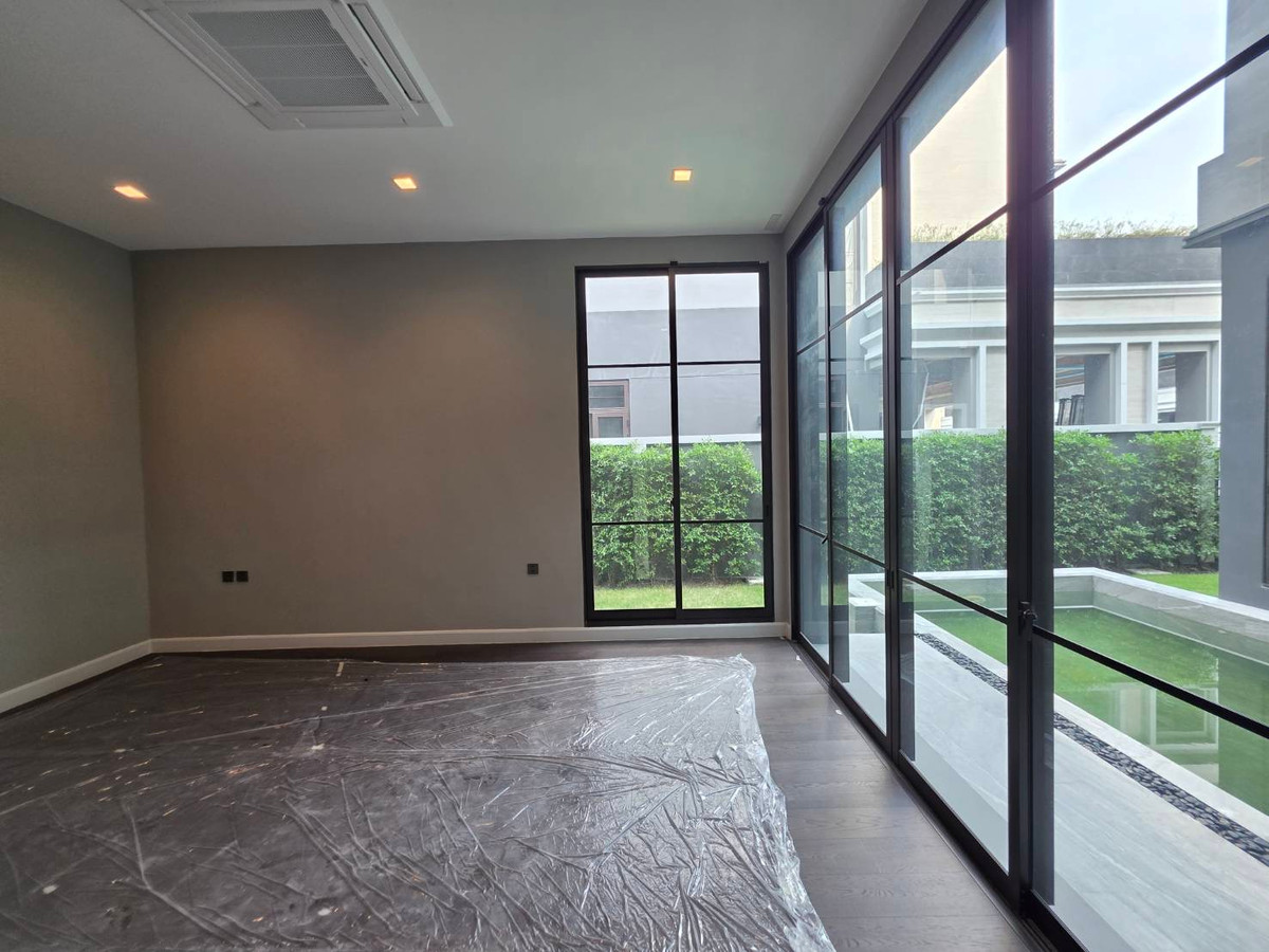 ขายบ้านพัฒนาการ ศรีนครินทร์ : Connoisseur Pattanakarn 32: 137.80 sqwah  952sqm. 6bed 7bath Fully Fitted 110,000,000 Am: 0656199198