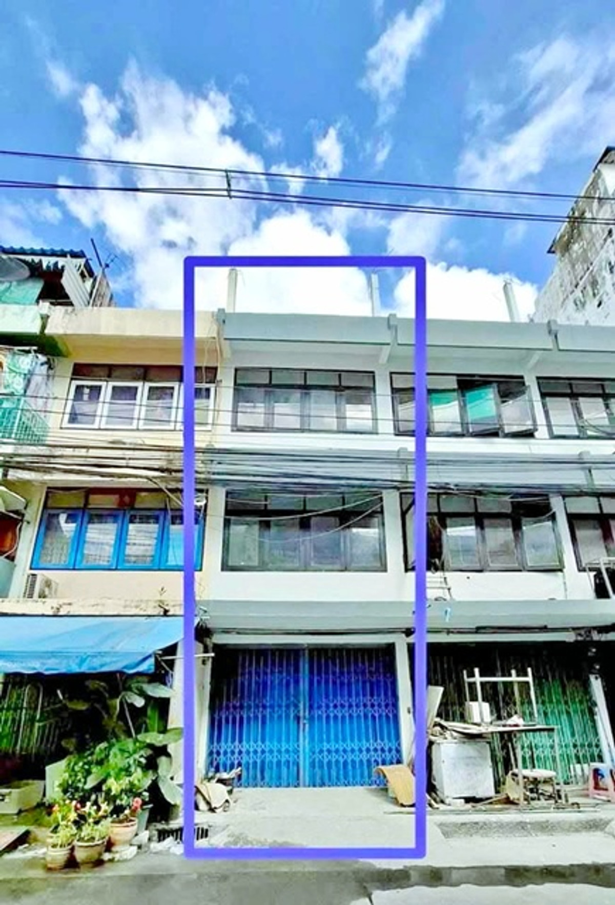 For RentShop HouseWitthayu, Chidlom, Langsuan, Ploenchit : Empire Tower 1.7km. BTS SaintLouis 1.6km. 7-11 3 story shophouse for rent great value in the heart o