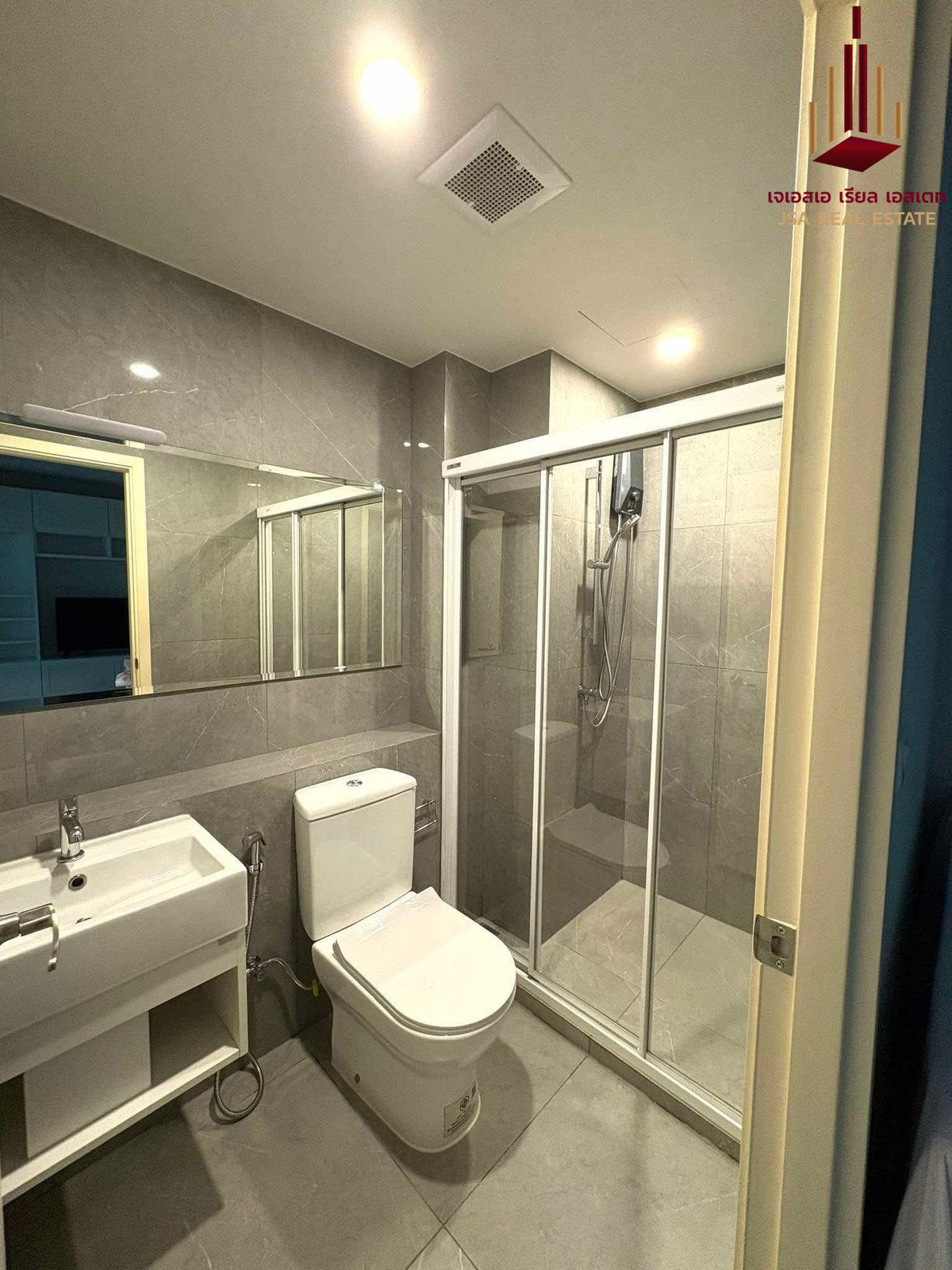 For RentCondoKasetsart, Ratchayothin : ✨ For Rent: Blue Phahonyothin 35 Condo ✨ 💰 Only 14,000 THB/month