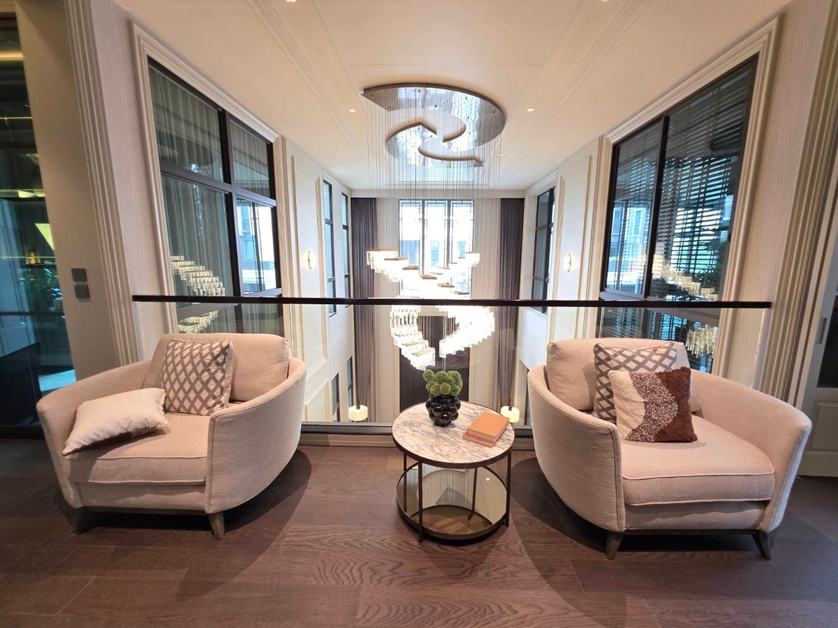 ขายบ้านพัฒนาการ ศรีนครินทร์ : Connoisseur Pattanakarn 32: 210.2 sqwah  952sqm. 6bed 7bath Fully Furnished 169,000,000 Am: 0656199198