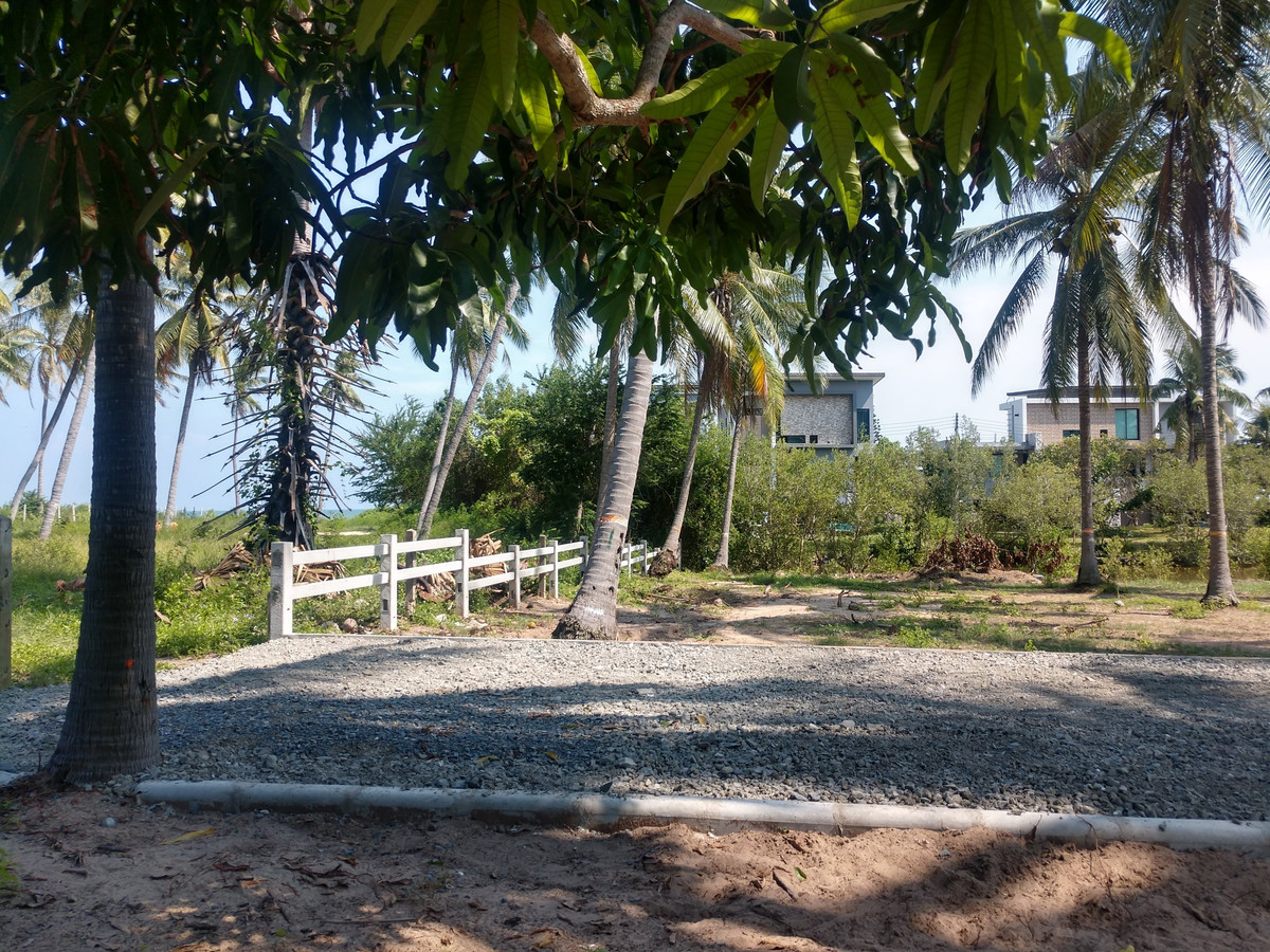 ขายที่ดินหัวหิน ประจวบคีรีขันธ์ : ที่ดินชายทะเล  สำหรับบ้านพักตากอากาศ  บ่อนอก-กุยบุรี ประจวบคีรีขันธ์