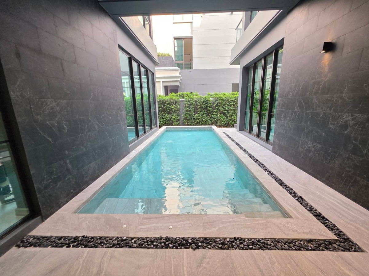 ขายบ้านพัฒนาการ ศรีนครินทร์ : Connoisseur Pattanakarn 32: 210.2 sqwah  952sqm. 6bed 7bath Fully Furnished 169,000,000 Am: 0656199198