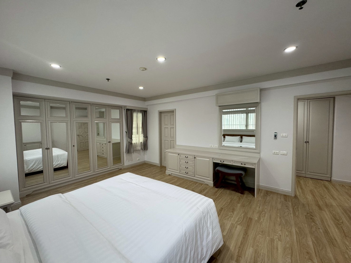 For RentSukhumvit, Asoke, Thonglor : Large Newly Renovated Apartment with Wide Balcony & Beautiful View – Phrom Phong  ** NO CO-AGENT **