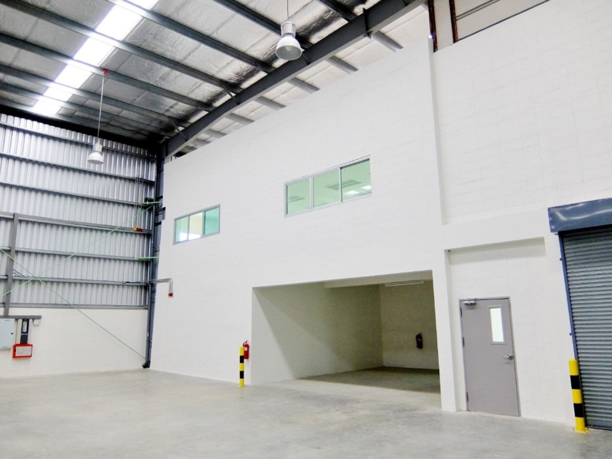 For RentFactorySamut Prakan,Samrong : Factory for rent The purple area in Bang Phli Industrial Estate has a factory license, size 1,847 sq m. You can move in in March '26.