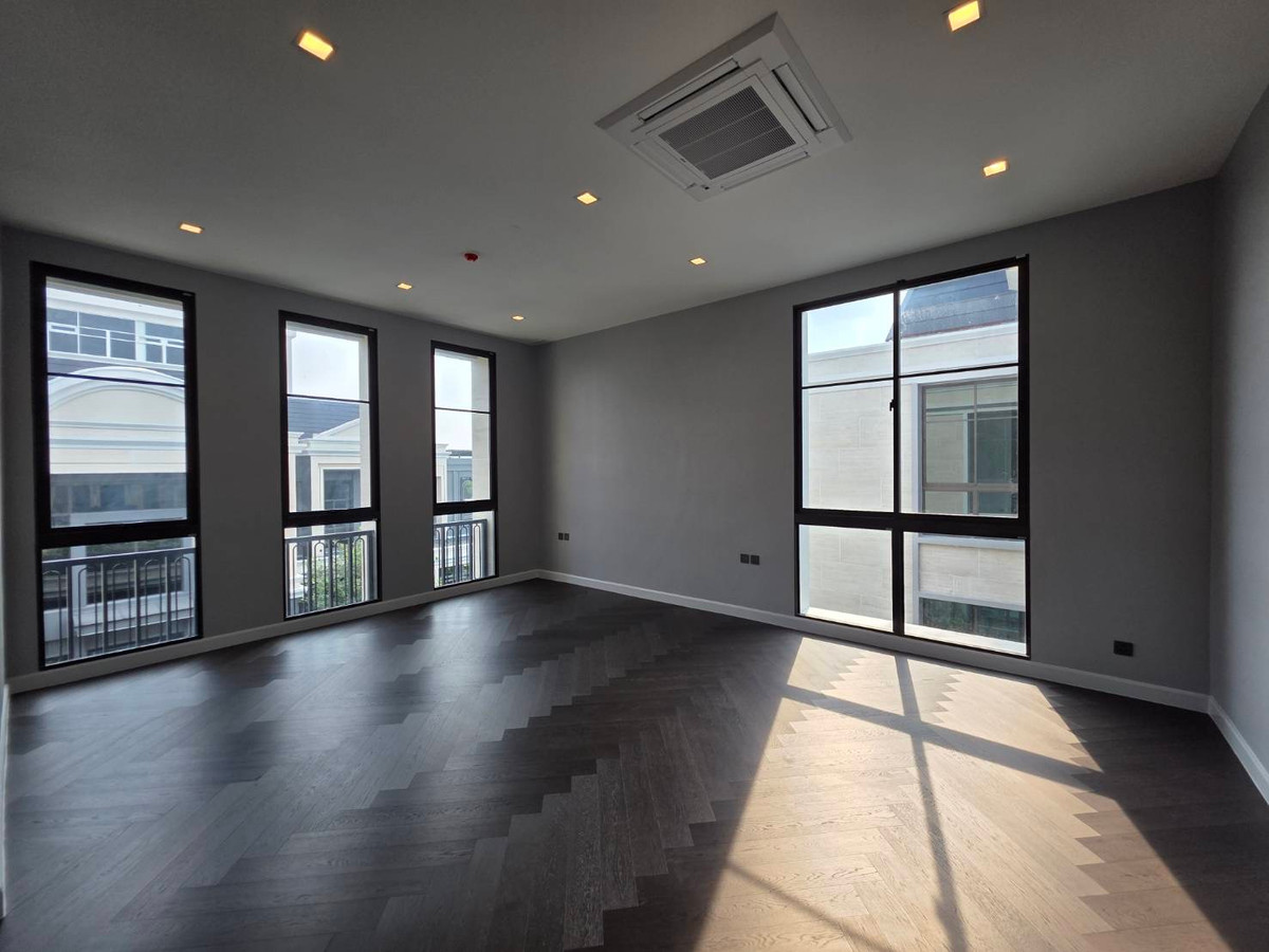 ขายบ้านพัฒนาการ ศรีนครินทร์ : Connoisseur Pattanakarn 32: 137.80 sqwah  952sqm. 6bed 7bath Fully Fitted 110,000,000 Am: 0656199198