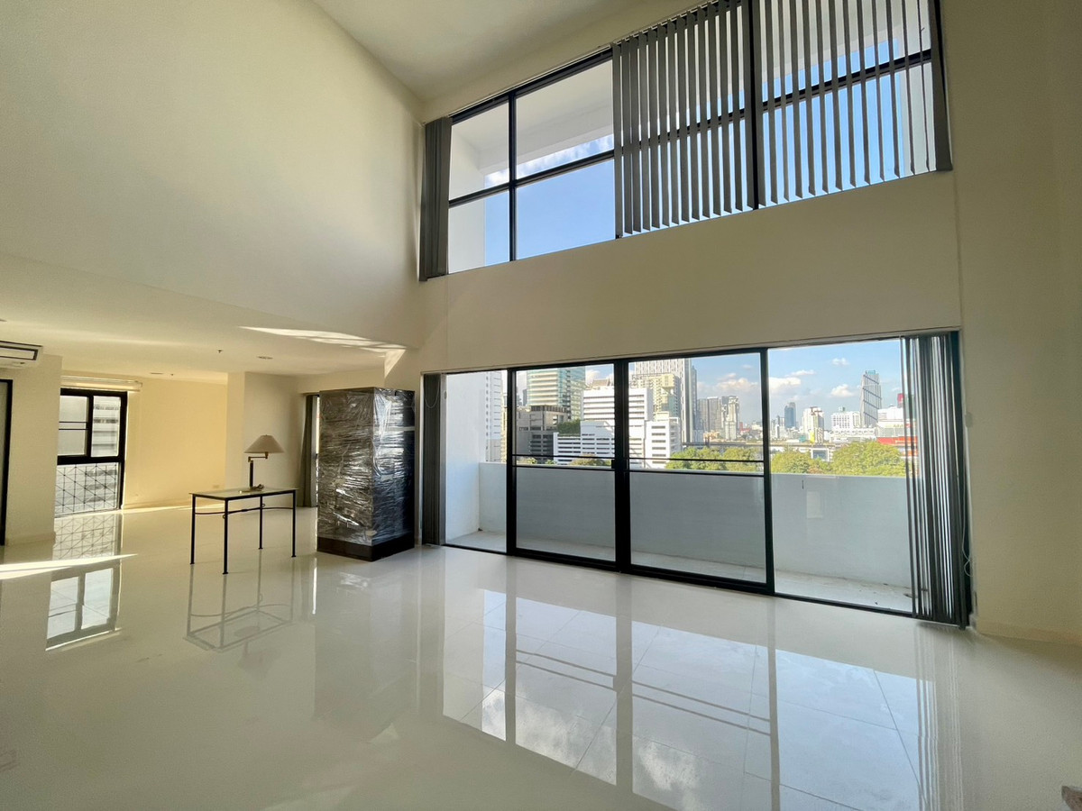 For RentCondoSukhumvit, Asoke, Thonglor : Spacious Duplex for Rent in Phrom Phong/Asoke