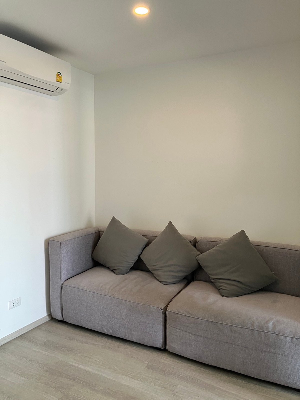 For RentCondoThaphra, Talat Phlu, Wutthakat : Condo for rent Elio Sathorn Wutthakard, new condo, fully furnished, ready to move in, close to BTS Wutthakat only 470 meters, convenient travel!!