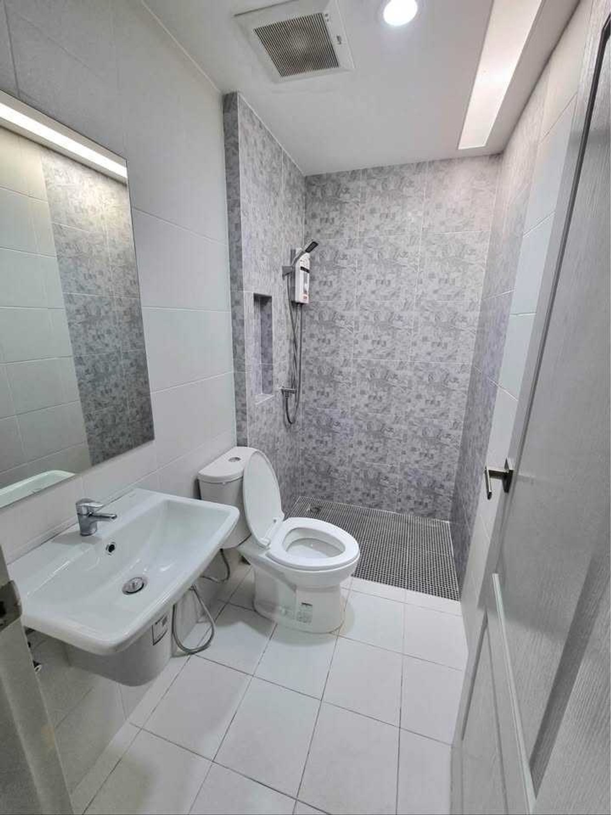 For RentTownhomePathum Thani,Rangsit, Thammasat : 🔥🔥🔥 Townhome for rent Grand Pleno Phahon - Vibhavadi Project