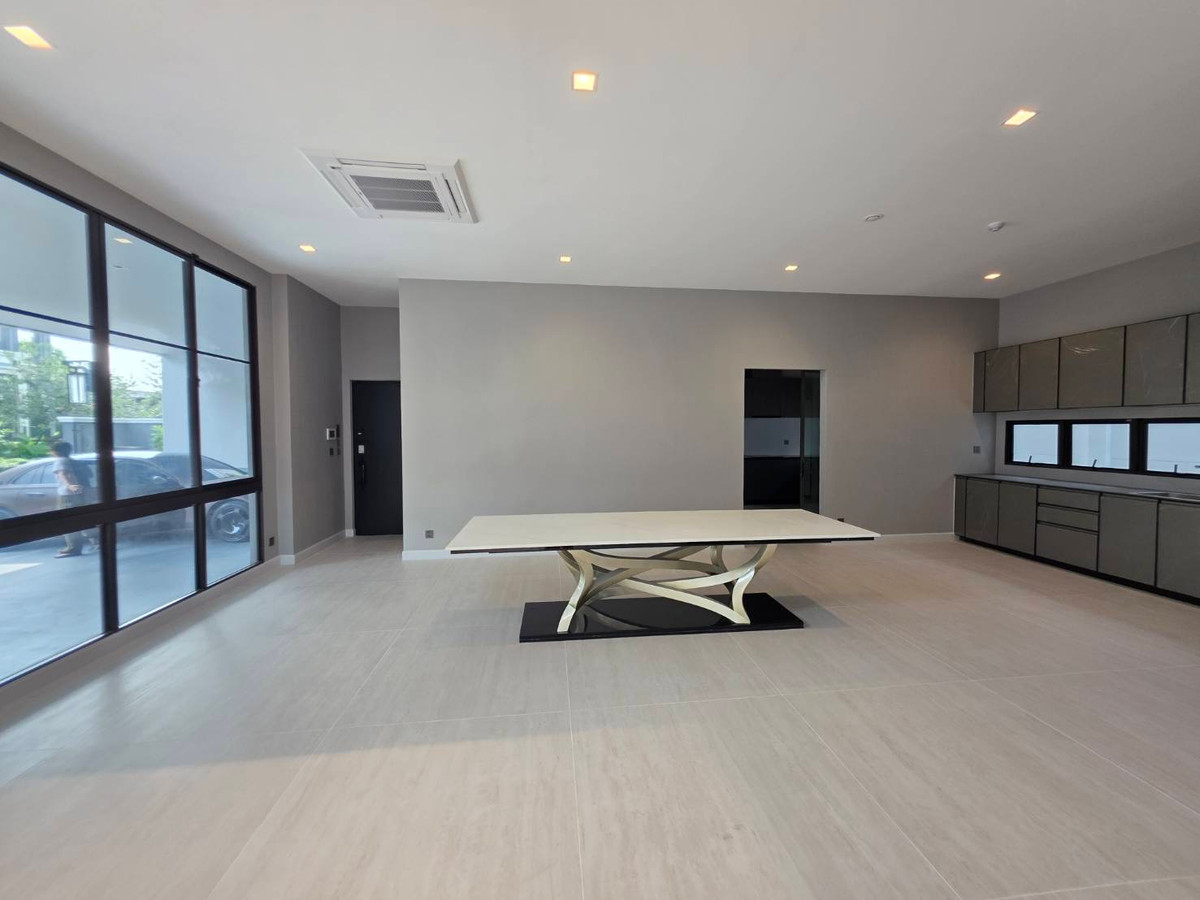 ขายบ้านพัฒนาการ ศรีนครินทร์ : Connoisseur Pattanakarn 32: 137.80 sqwah  952sqm. 6bed 7bath Fully Fitted 110,000,000 Am: 0656199198