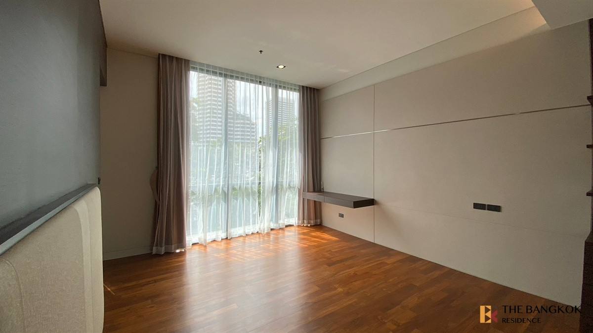 For RentCondoSukhumvit, Asoke, Thonglor :  Domus 16 & 18 💎 Spacious Luxury Living 🌟  Near BTS Asoke 