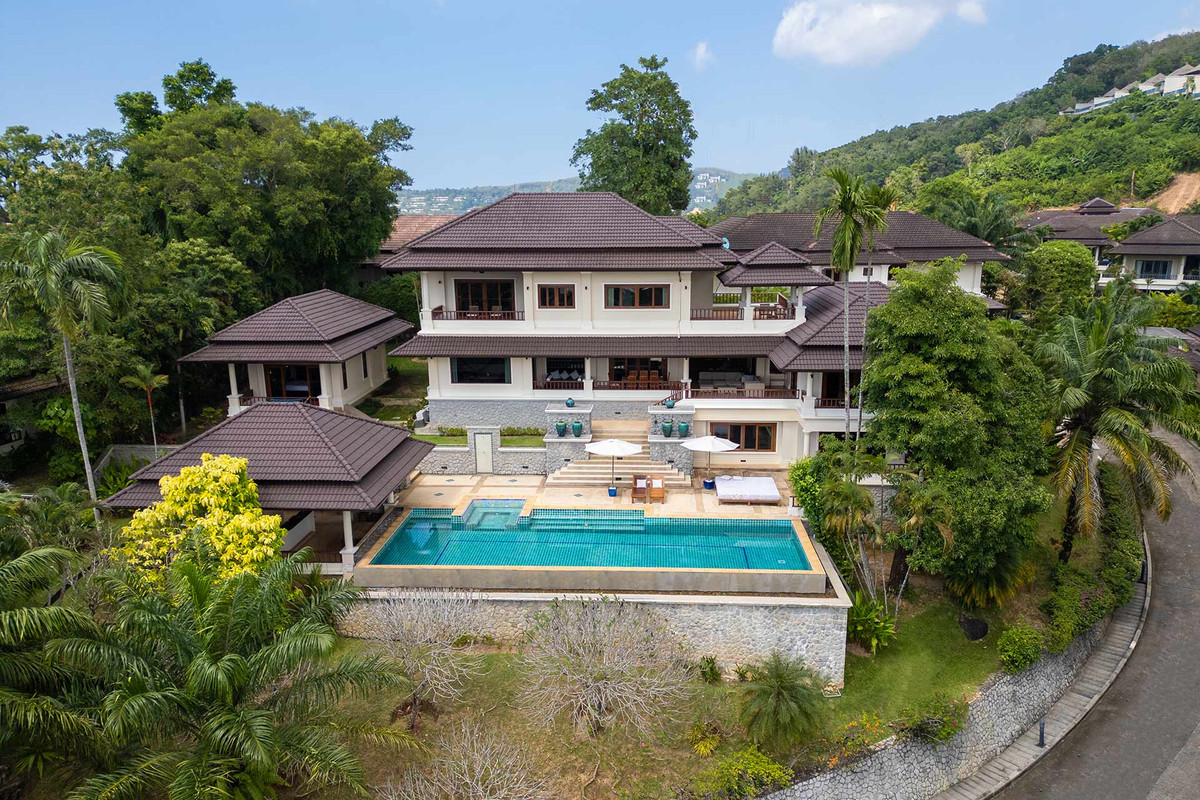 For SaleHousePhuket : Luxury villa with private pool, 6 bedrooms at Lakewood Hills Villa 8 project: Please Contact: 0828944624