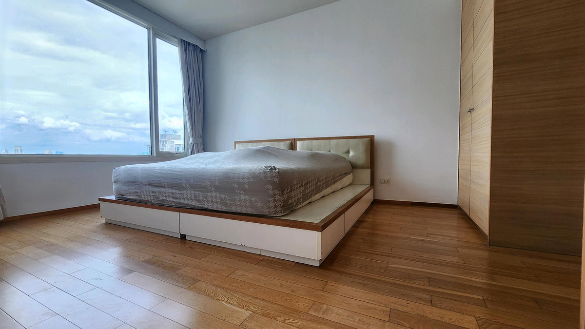 ขายคอนโดสาทร นราธิวาส : The Empire Place | ขาย 1 ห้องนอน ราคาดี ชั้นสูง ห้องยังสภาพดีมาก น่าอยู่ ทิศตะวันออก สามารถเอาไปตกแต่งเพิ่มตามแบบที่ชอบได้ง่าย