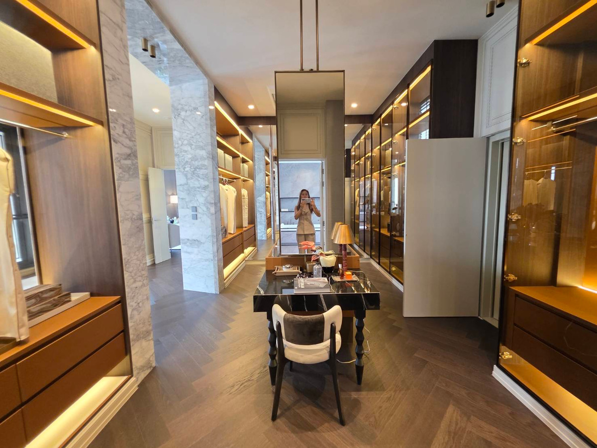 ขายบ้านพัฒนาการ ศรีนครินทร์ : Connoisseur Pattanakarn 32: 210.2 sqwah  952sqm. 6bed 7bath Fully Furnished 169,000,000 Am: 0656199198