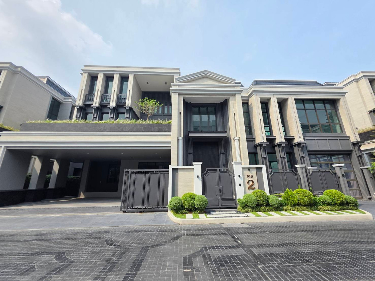 For SaleHousePattanakan, Srinakarin : Connoisseur Pattanakarn 32: 137.80 sqwah 952sqm. 6bed 7bath Fully Fitted 110,000,000 Am: 0656199198
