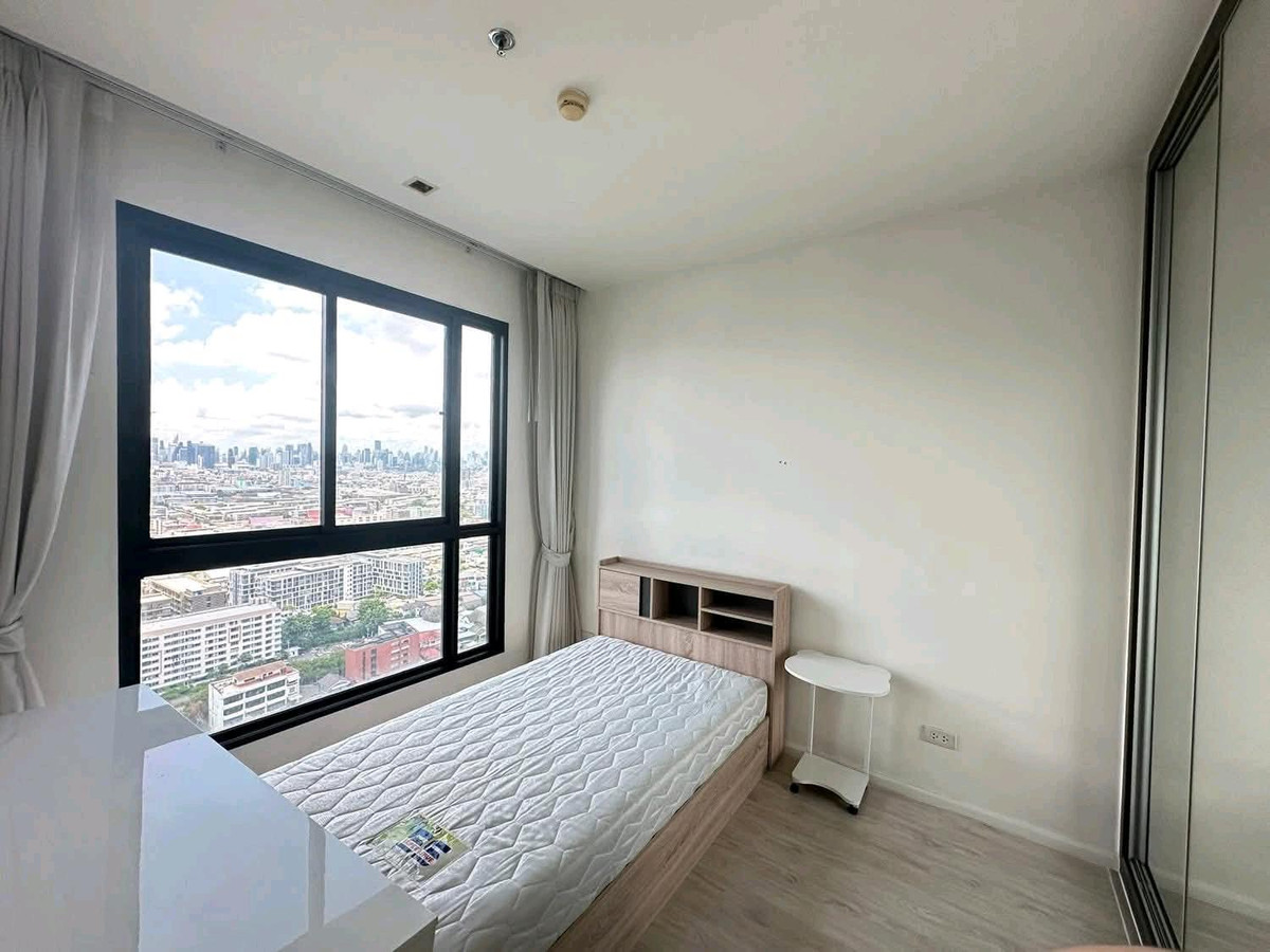For RentCondoRatchadapisek, Huaikwang, Suttisan : 🔥 Big room, hard to find, best price in Ratchada area! ✨ Suitable for both living and working from home. Very convenient to travel 🚇 next to MRT Sutthisan, only 200 meters, just a short walk away!