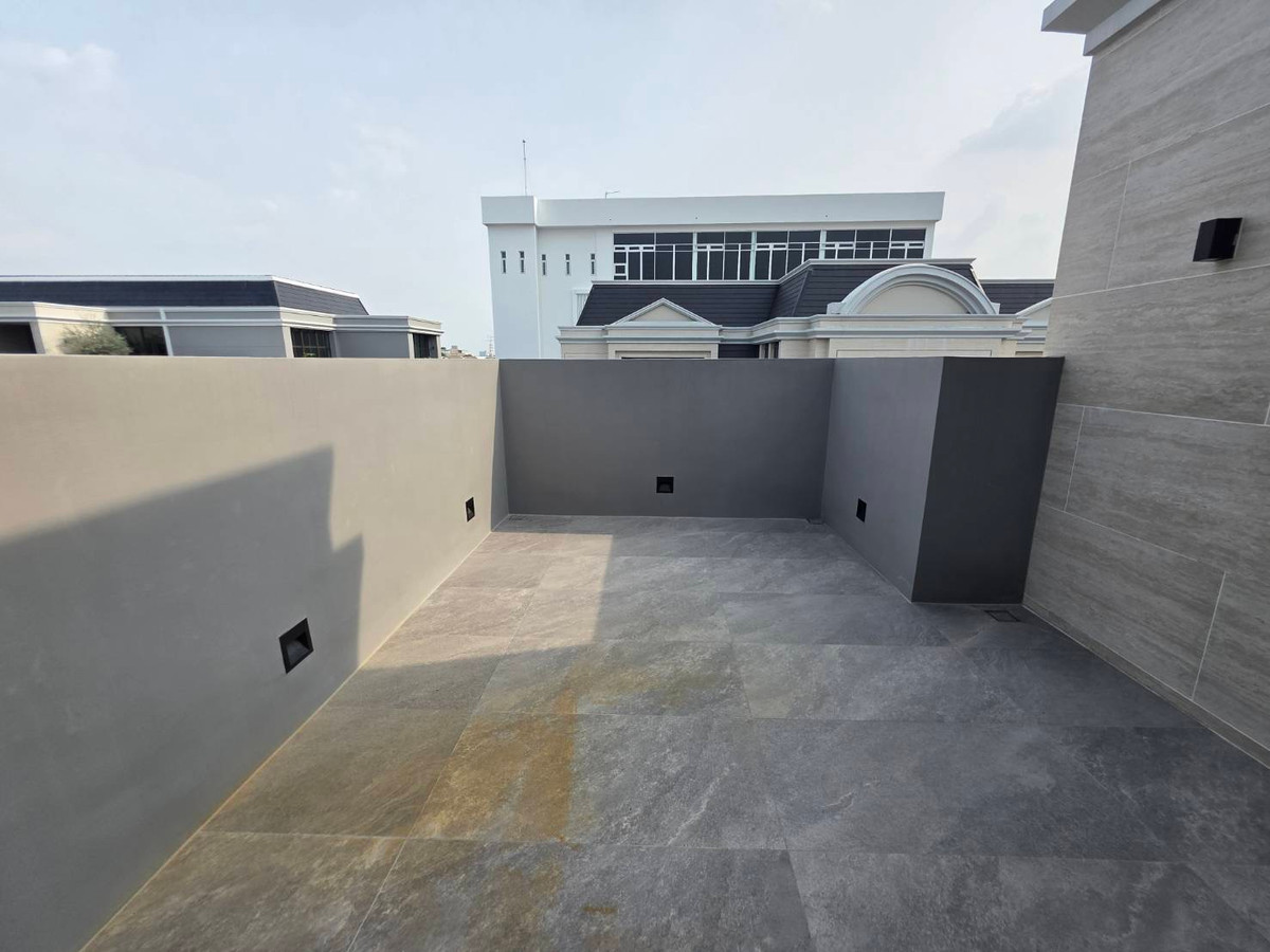 ขายบ้านพัฒนาการ ศรีนครินทร์ : Connoisseur Pattanakarn 32: 137.80 sqwah  952sqm. 6bed 7bath Fully Fitted 110,000,000 Am: 0656199198