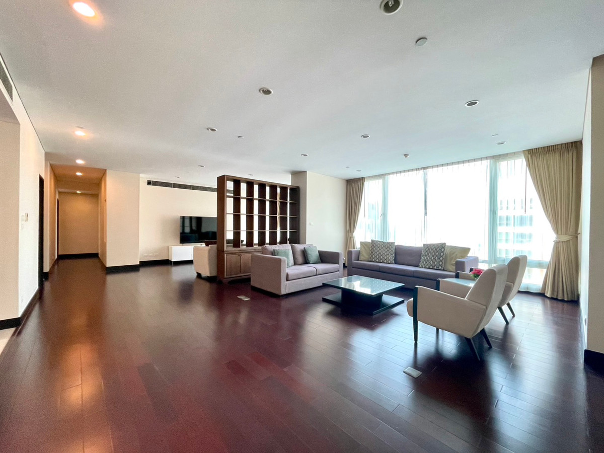 For RentCondoWitthayu, Chidlom, Langsuan, Ploenchit : 3beds 4baths on hight floor for rent in Chitlom
