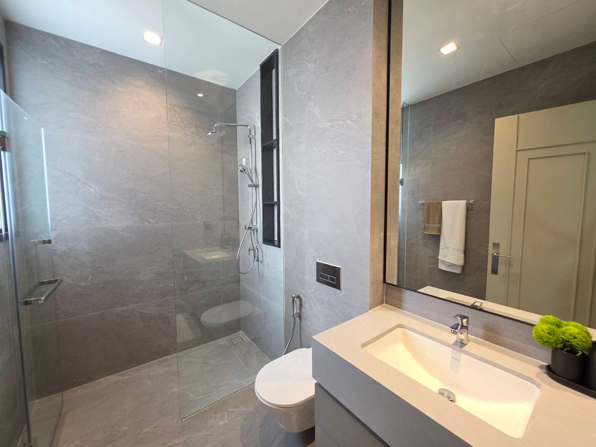 ขายบ้านพัฒนาการ ศรีนครินทร์ : Connoisseur Pattanakarn 32: 210.2 sqwah  952sqm. 6bed 7bath Fully Furnished 169,000,000 Am: 0656199198