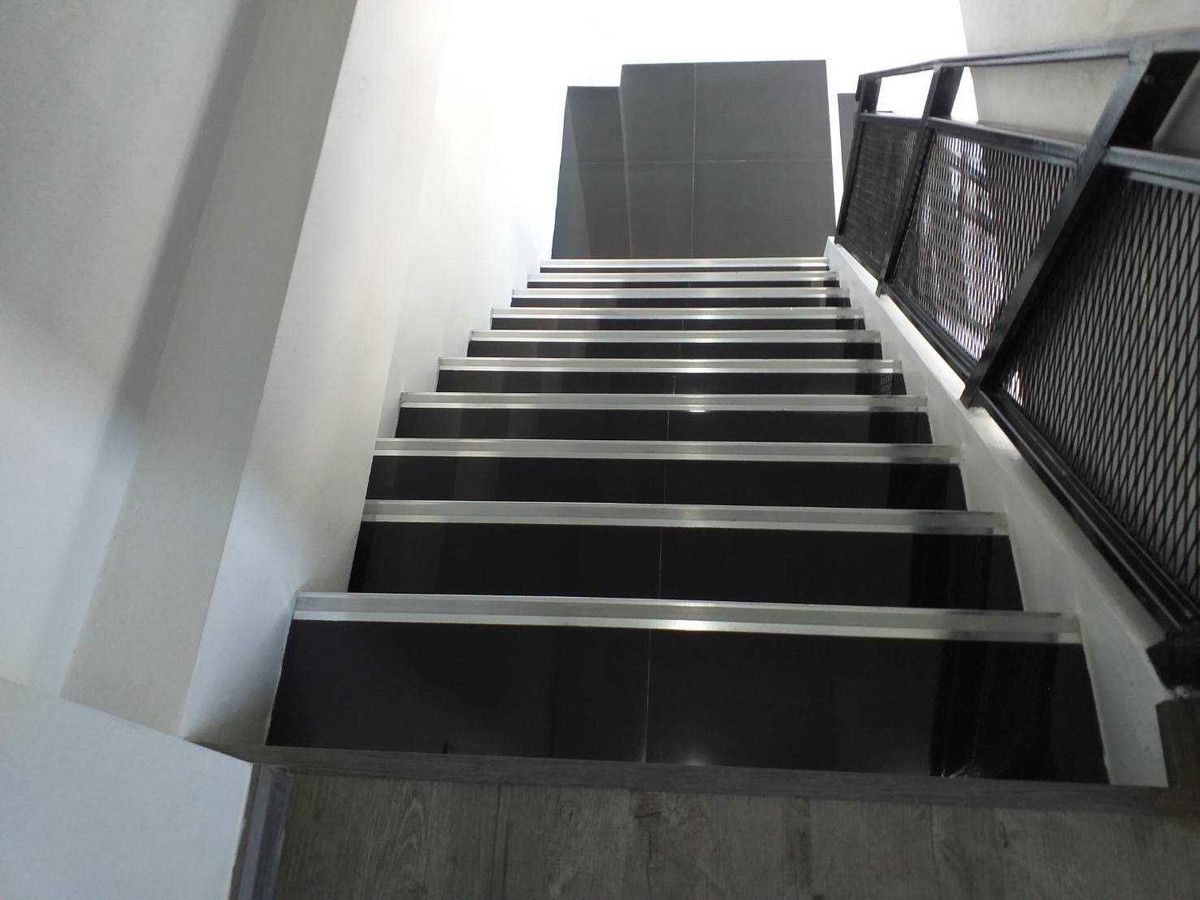 For RentWarehousePathum Thani,Rangsit, Thammasat : Factory warehouse for rent, purple area, Lam Luk Ka, Khlong 4, new, clean, open, airy, cool. Large cars can park in front of the warehouse.