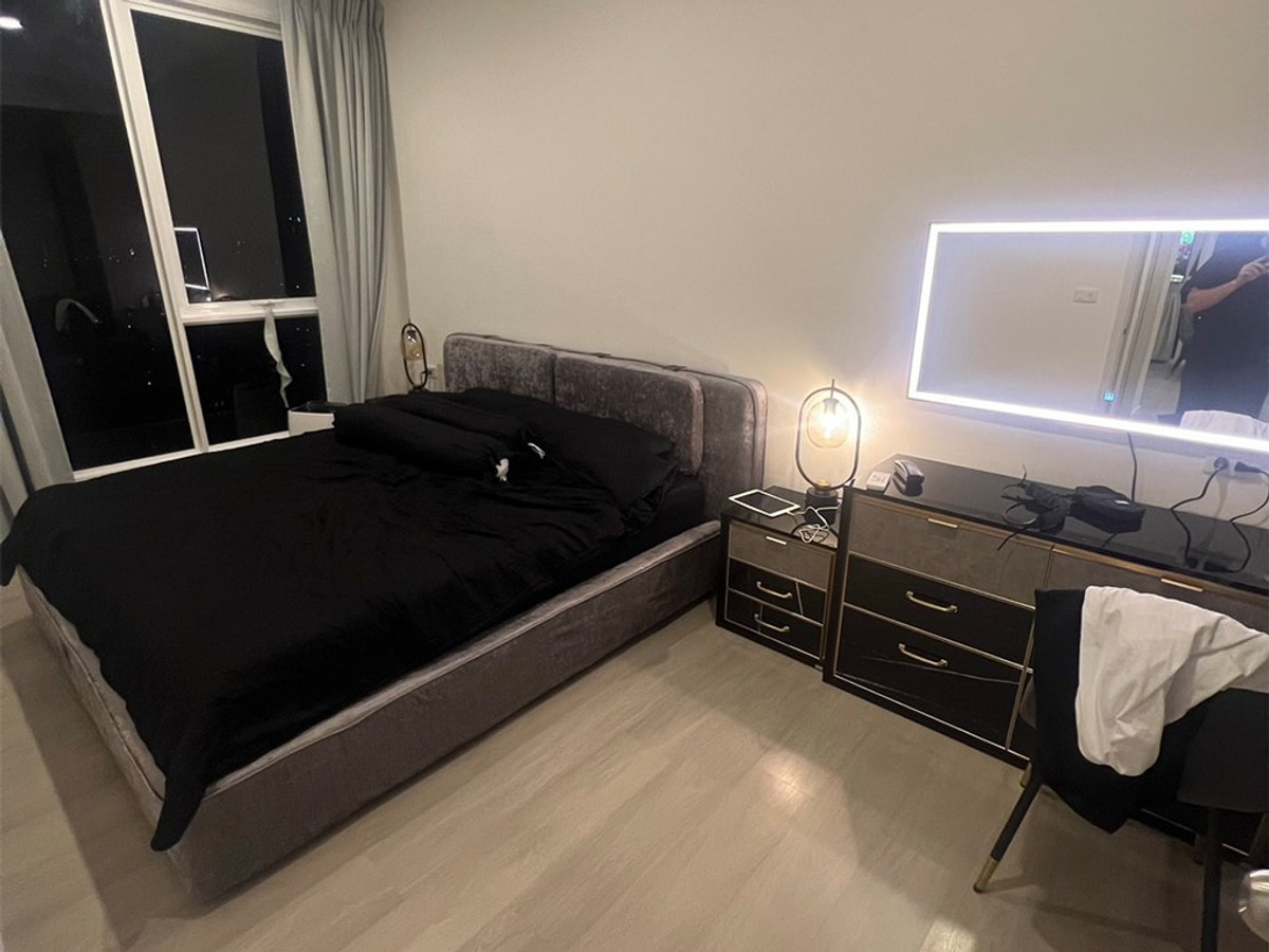 For SaleCondoPinklao, Charansanitwong : 2 bedroom condo near MRT Bang Phlat, large room 60 sq m, high floor, 5.9 million baht.