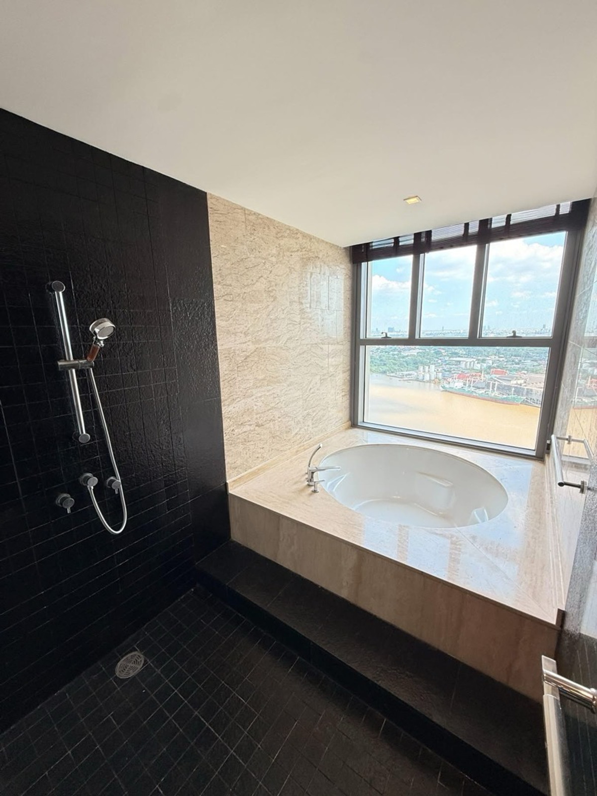 For SaleCondoRama3 (Riverside),Satupadit : High-Floor Riverfront Condominium with Large Layout for Living and Investment at Rama 3