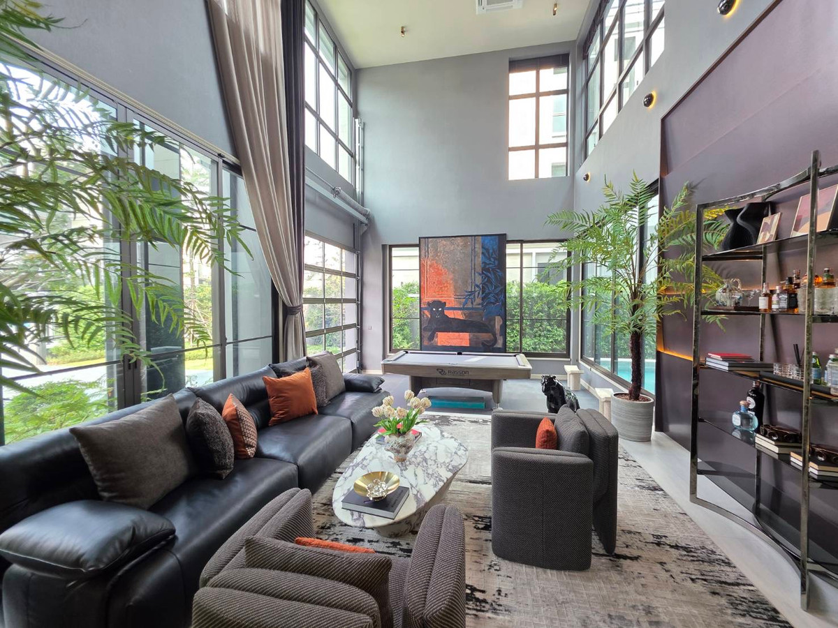 ขายบ้านพัฒนาการ ศรีนครินทร์ : Connoisseur Pattanakarn 32: 210.2 sqwah  952sqm. 6bed 7bath Fully Furnished 169,000,000 Am: 0656199198