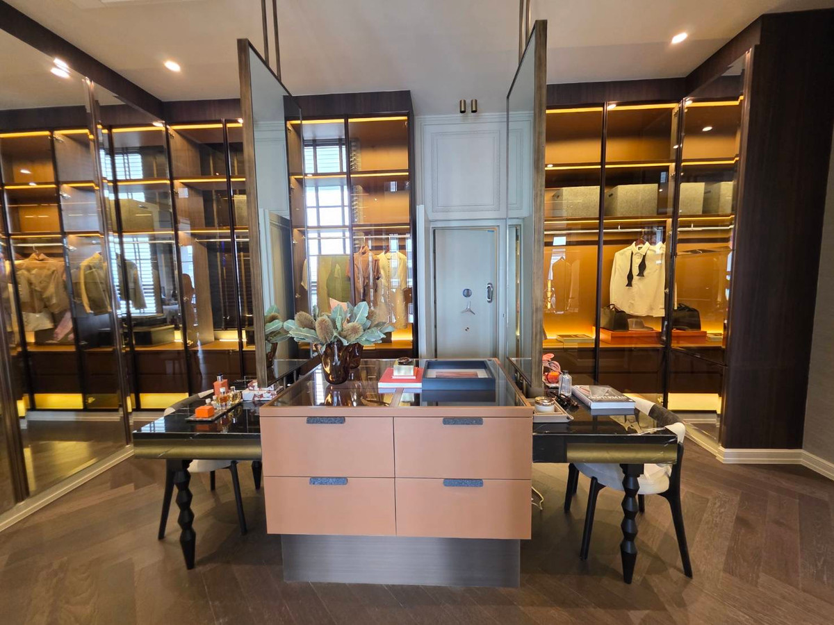 ขายบ้านพัฒนาการ ศรีนครินทร์ : Connoisseur Pattanakarn 32: 210.2 sqwah  952sqm. 6bed 7bath Fully Furnished 169,000,000 Am: 0656199198