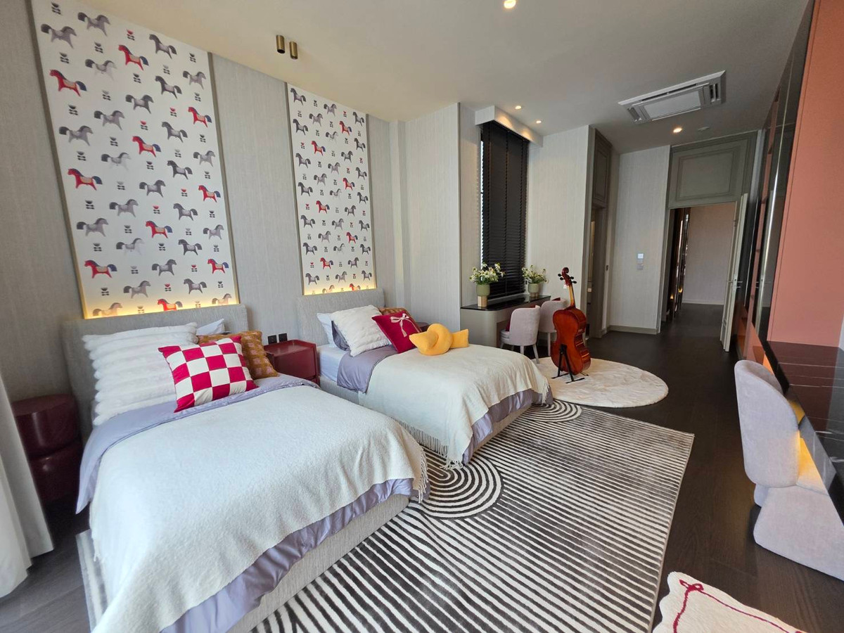 ขายบ้านพัฒนาการ ศรีนครินทร์ : Connoisseur Pattanakarn 32: 210.2 sqwah  952sqm. 6bed 7bath Fully Furnished 169,000,000 Am: 0656199198