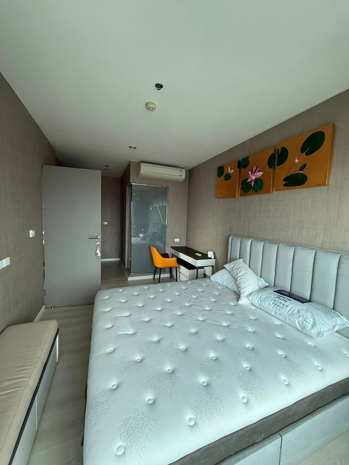 For RentCondoRatchadapisek, Huaikwang, Suttisan : 💥 For Rent ✨ Life Ratchadapisek ✨ 2 Bedrooms, 65 sq.m., ready to move in ✅ Located near MRT Huai Khwang, only 400 meters 🚇 (No.260231)