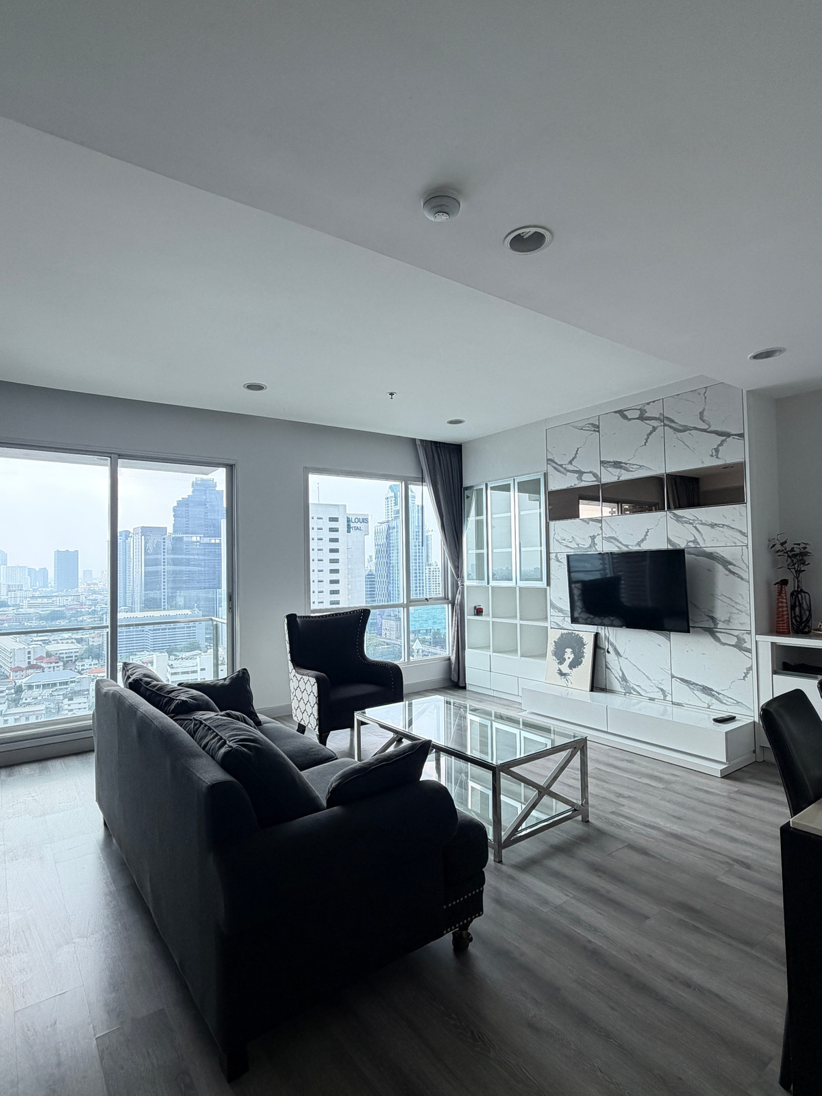 ขายคอนโดสาทร นราธิวาส : ขายด่วน! ห้อง  Rare Uint! ใจกลางสาทร เซนต์หลุยส์ ใกล้ เพียง 300 เมตร หายากมาก ๆๆๆ จะซื้ออยู่เอง หรือลงทุนก็คุ้มแน่นอน สนใจติดต่อ 08/76358339 