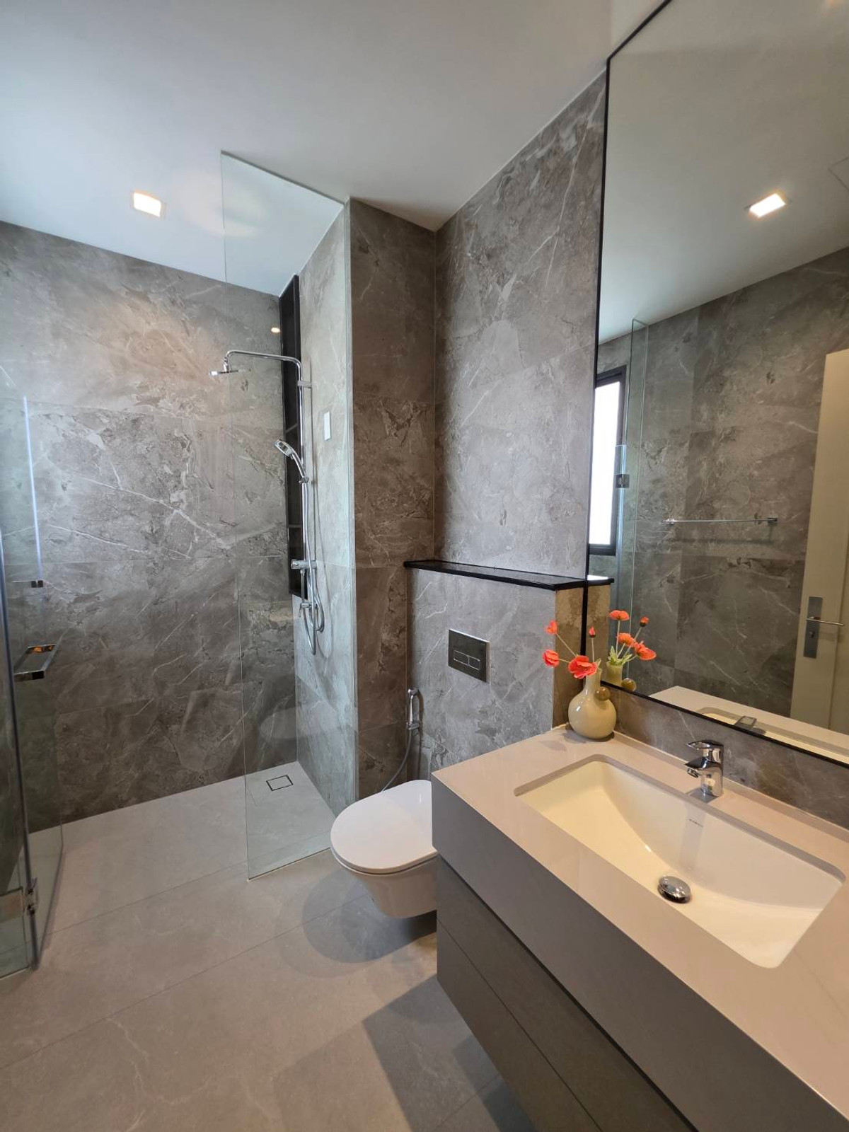 ขายบ้านพัฒนาการ ศรีนครินทร์ : Connoisseur Pattanakarn 32: 210.2 sqwah  952sqm. 6bed 7bath Fully Furnished 169,000,000 Am: 0656199198