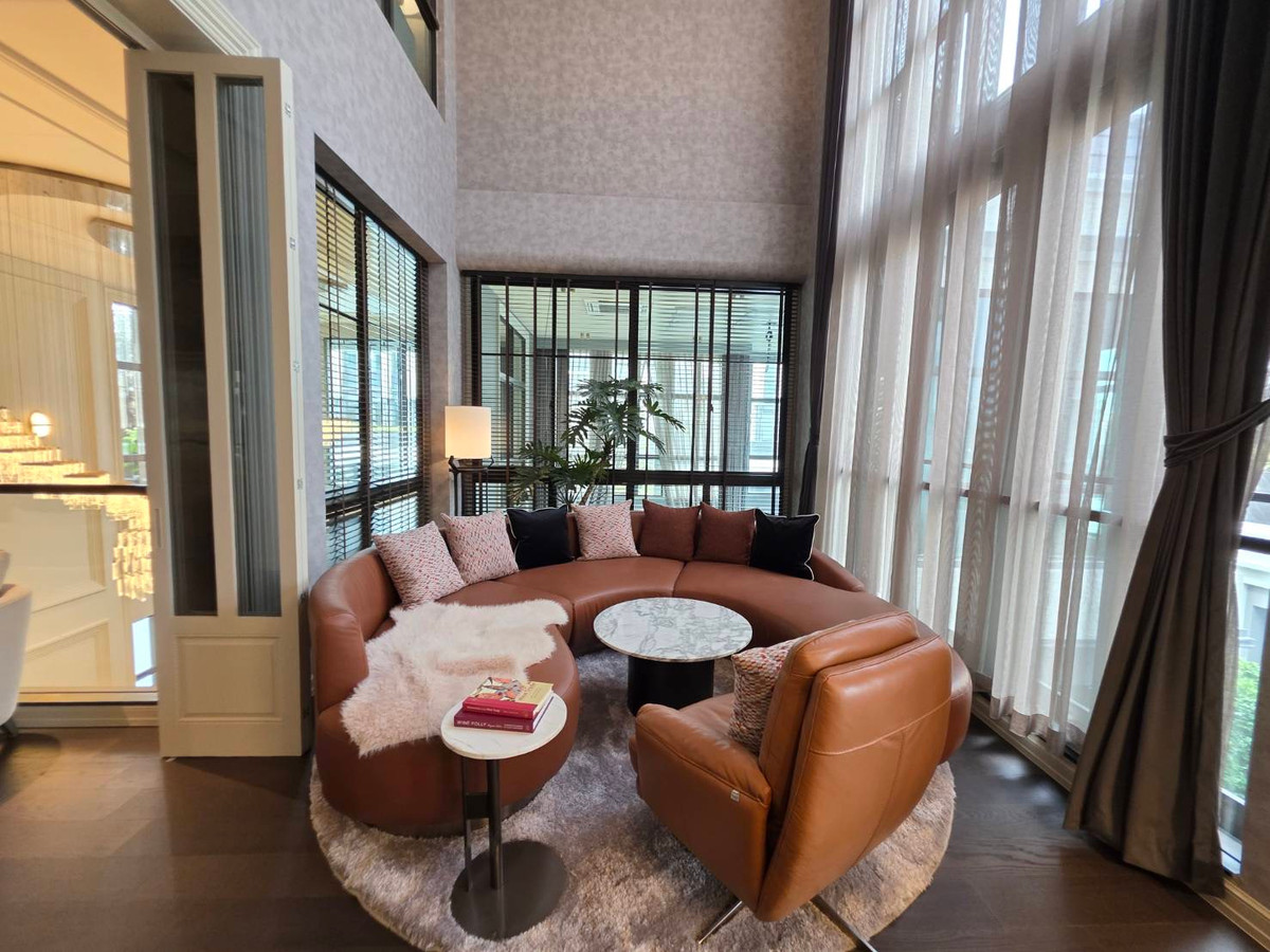 ขายบ้านพัฒนาการ ศรีนครินทร์ : Connoisseur Pattanakarn 32: 210.2 sqwah  952sqm. 6bed 7bath Fully Furnished 169,000,000 Am: 0656199198