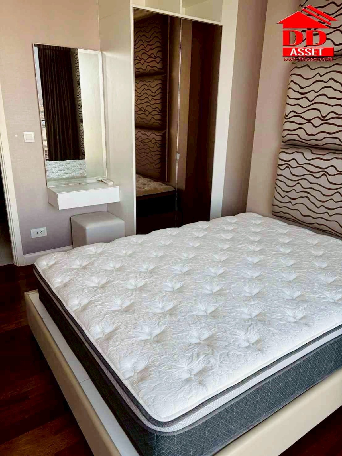 For RentCondoSamut Prakan,Samrong : For Rent The Metropolis Samrong The Metropolis Samrong, new room, next to BTS Samrong, code: C8397