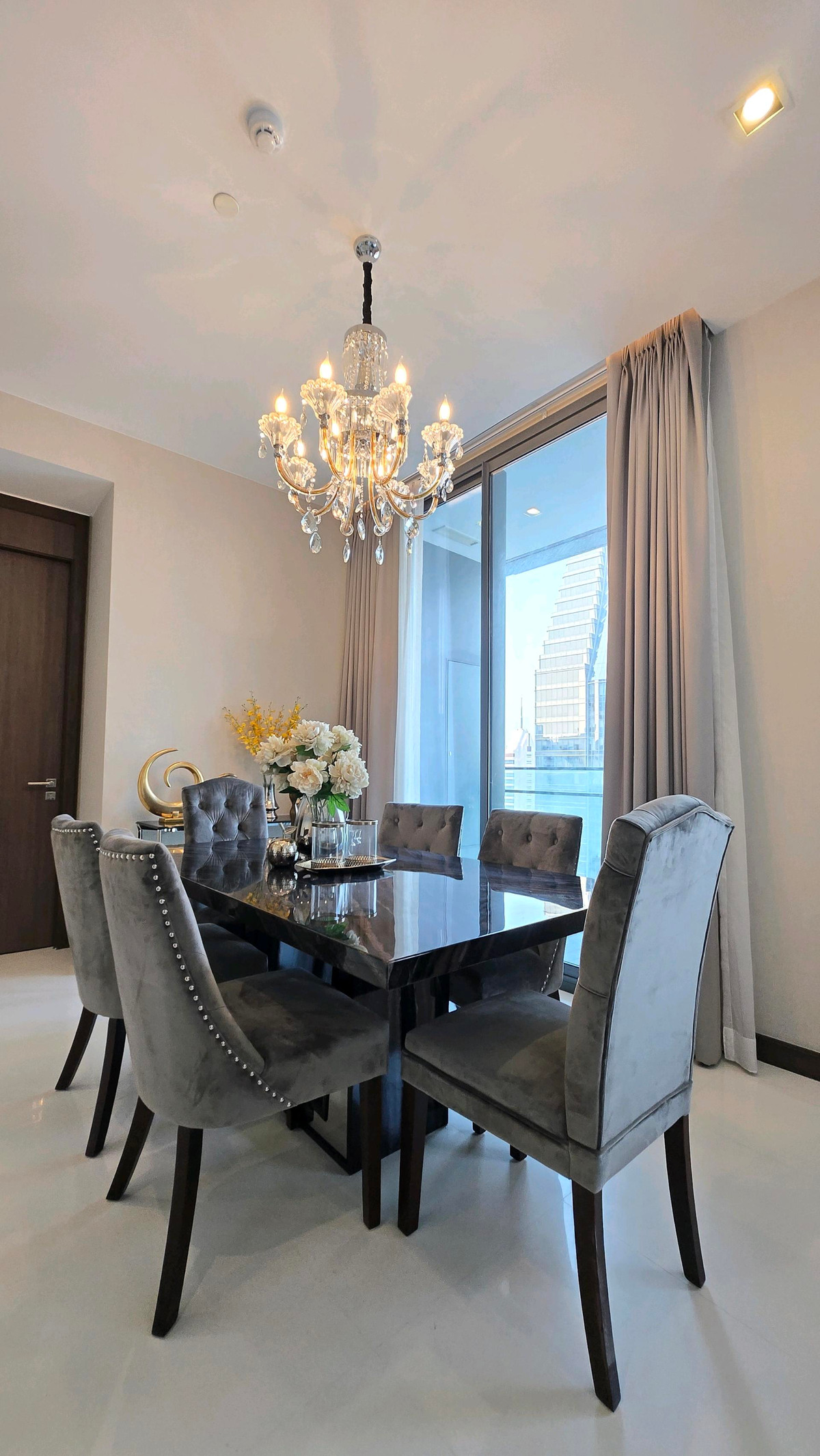 ให้เช่าคอนโดนานา : 🏢 𝗤𝟭 𝗦𝘂𝗸𝗵𝘂𝗺𝘃𝗶𝘁 | คิว วัน สุขุมวิท 
For Rental | Ready to move 