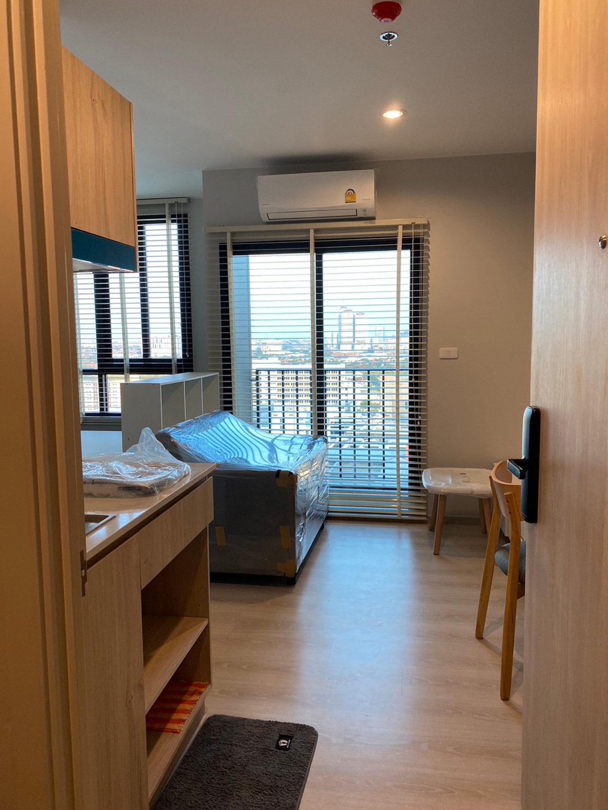 For RentCondoPattanakan, Srinakarin : K-6714 Urgent for rent! Nue Noble Srinakarin Lasalle, ready to move in, high floor, next to MRT Sri Lasalle.