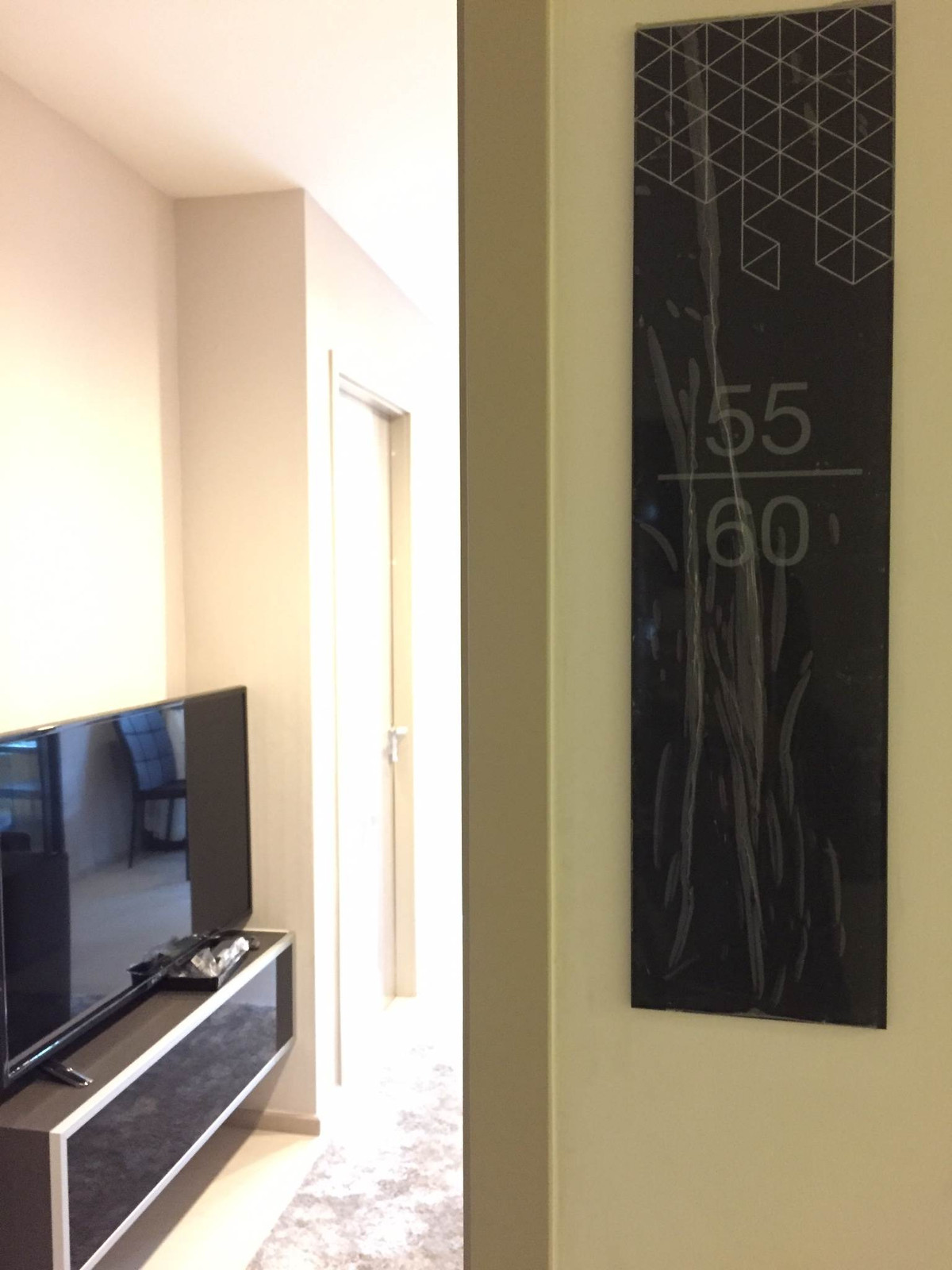 ขายคอนโดสุขุมวิท อโศก ทองหล่อ : ขายคอนโด Rhythm สุขุมวิท 36-38 ตกแต่งครบครัน (S03-2358)