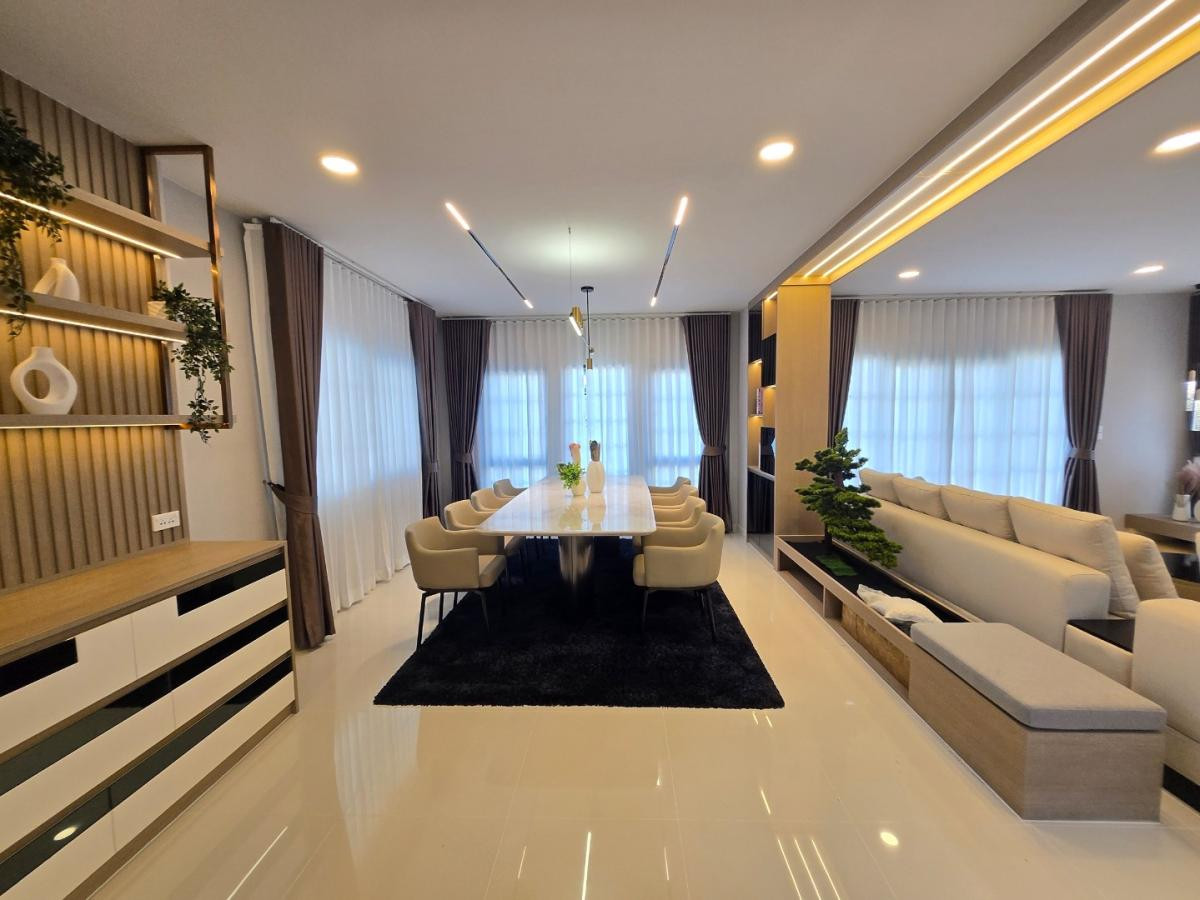 For SaleHouseBangna, Bearing, Lasalle : 🏡 Single detached house, 4 bedrooms, 300 sq.m., Centro Bangna Fully furnished and ready to move in, price 18.5 Mb. 📞 065-626-5636 (Kie)