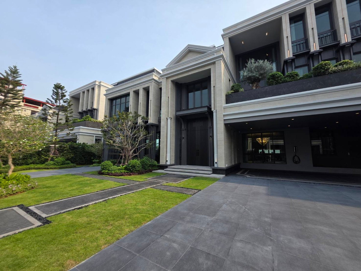 ขายบ้านพัฒนาการ ศรีนครินทร์ : Connoisseur Pattanakarn 32: 210.2 sqwah  952sqm. 6bed 7bath Fully Furnished 169,000,000 Am: 0656199198