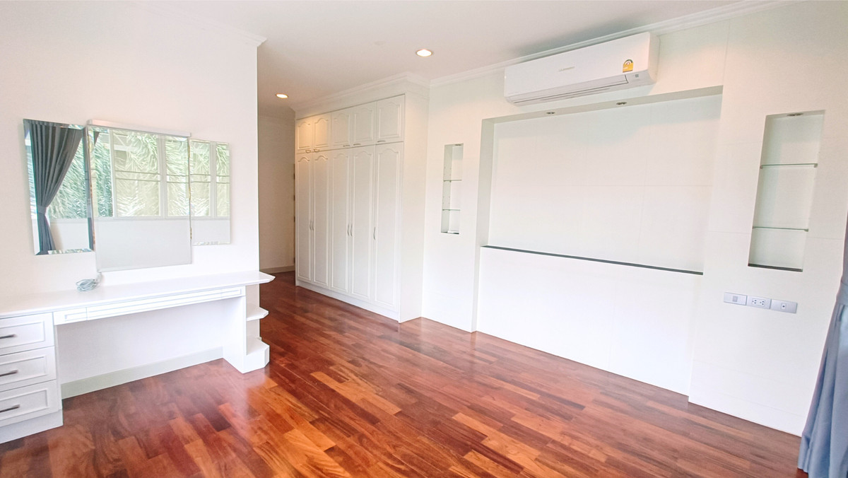 ขายบ้านพัฒนาการ ศรีนครินทร์ : ขาย พร้อมผู้เช่า yield 7.5%+ หมู่บ้านณุศาศิริ พระราม9-กรุงเทพกรีฑา มีลิฟท์ มีห้องแม่บ้าน 91 ตร.ว.  4ห้องนอน 4ห้องน้ำ  รีโนเวทใหม่ เดินน้ำ-ไฟใหม่ บ้านไม่ทรุด