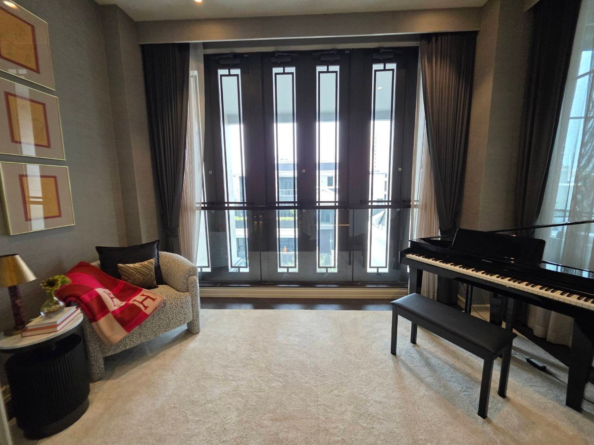 ขายบ้านพัฒนาการ ศรีนครินทร์ : Connoisseur Pattanakarn 32: 210.2 sqwah  952sqm. 6bed 7bath Fully Furnished 169,000,000 Am: 0656199198