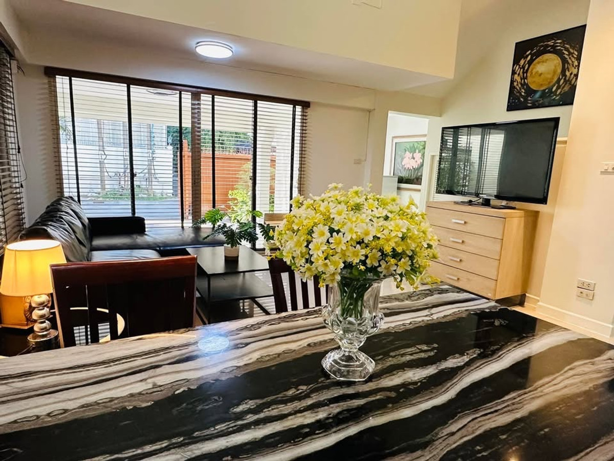 For RentTownhomeSukhumvit, Asoke, Thonglor : Baan Now 5 bedrooms, 5 bathrooms, Sukhumvit 31, Please Contact: 0828944624